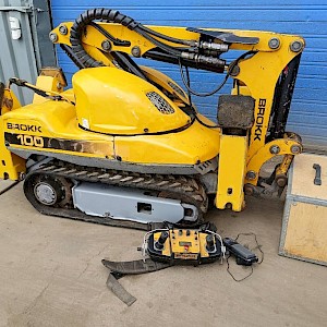 Brokk 100 husqvarna robot remote excavator digger bagger