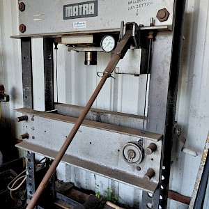 MATRA Werke GMBH Zware Werkplaatspers