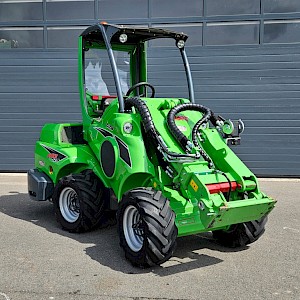 Avant 528 TDL+ mini-shovel
