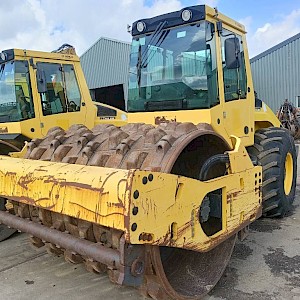 Bomag BW 213 D H-4 i soil compactor sheep schappoot wals
