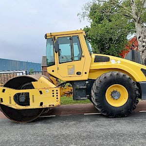 Bomag BW 213 D H-4 i roller wals drum compactor