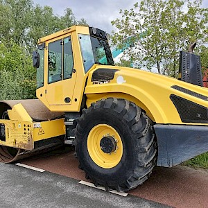 Bomag BW 213 D H-4 i drum compactor roller wals