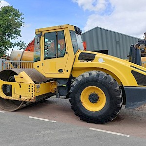 Bomag BW 213 D H-4 i wals roller compactor