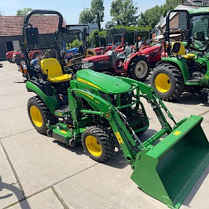 John Deere 2026R met voorlader
