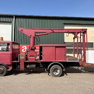 Mercedes-Benz bucket truck