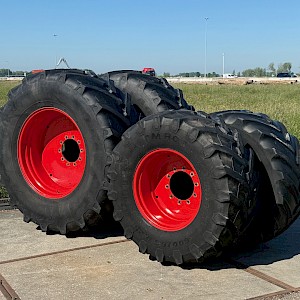 Te koop: Leao 710/70R38 & Trelleborg 600/65R28