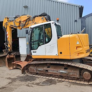 Liebherr R 914 excavator bagger + 6 buckets