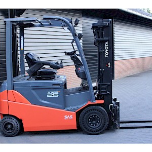 Toyota 8FBMKT25 heftruck elektrische triplex sidesift accubj2022