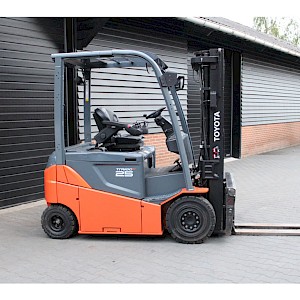 Toyota 8FBMKT25 heftruck elektrische triplex sidesift lepelversteling