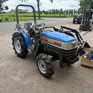 Iseki Sial 223 met voorlader Defekt