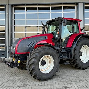 Valtra T132 direct met Fronthef en PTO