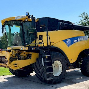 New Holland CR 980 combine
