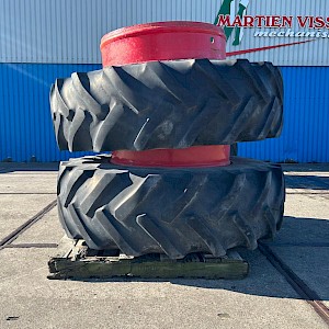 2xDubbelwiel 20.8R38+haken