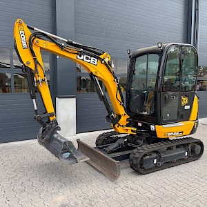 JCB 8026