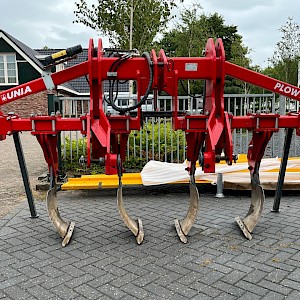 Unia Plow B4 voorzetwoeler/digger