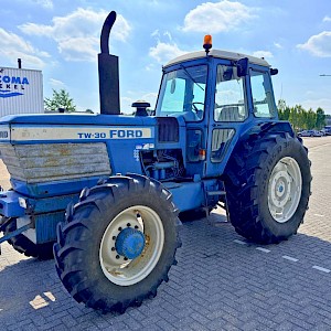 Ford TW-30 4WD