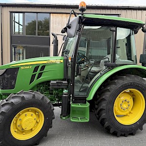 John Deere 5058E