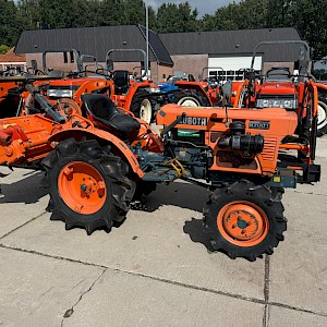 Kubota B7001 met frees