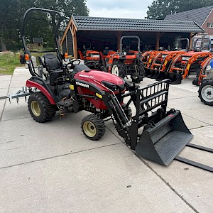 Yanmar SA221 Met voorlader