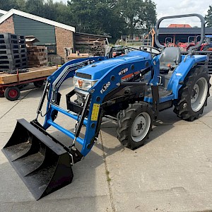 Iseki Geas 253 met voorlader