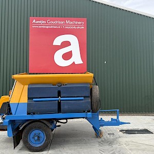 trailed gritter
