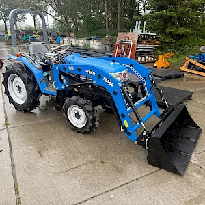 Iseki Sial 223 met Voorlader