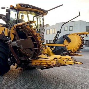New Holland 60BFI Maisbek (Kemper 460 Plus)