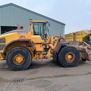 Volvo L 220 H shovel wiellader loader