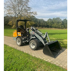 Giant 2700 HD shovel - 2022 - 550 uur