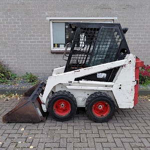 BOBCAT 453 Schranklader