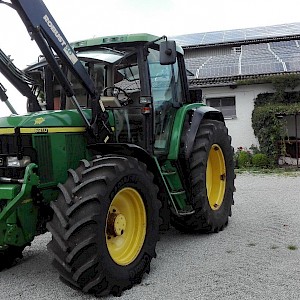 John Deere 6810, Vierwielaandrijving, Voorlader