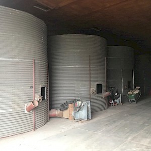 Graansilo’s 2x 45 ton en 4x 50 ton met vijzels en ventilatoren