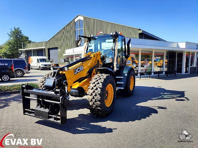 JCB TM 320 - Trekkerweb