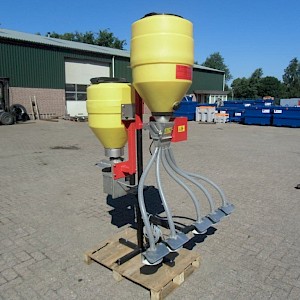 Zaaimachine/strooier mounted fertilizer spreader