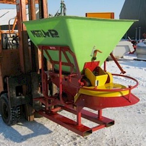 Zoutstrooier mounted fertilizer spreader