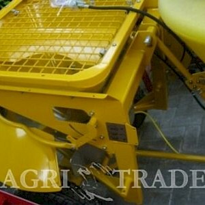130 240  trailed gritter