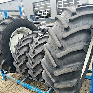 Valtra Valmet 480/70 R34 + 380/70 R24 wielen